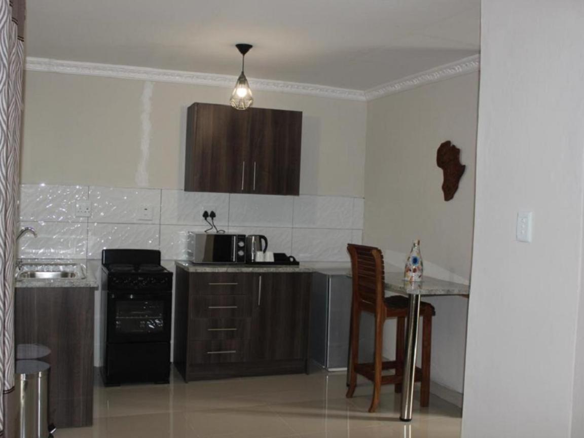 Juda Haus Lodge Katima Mulilo Exteriör bild
