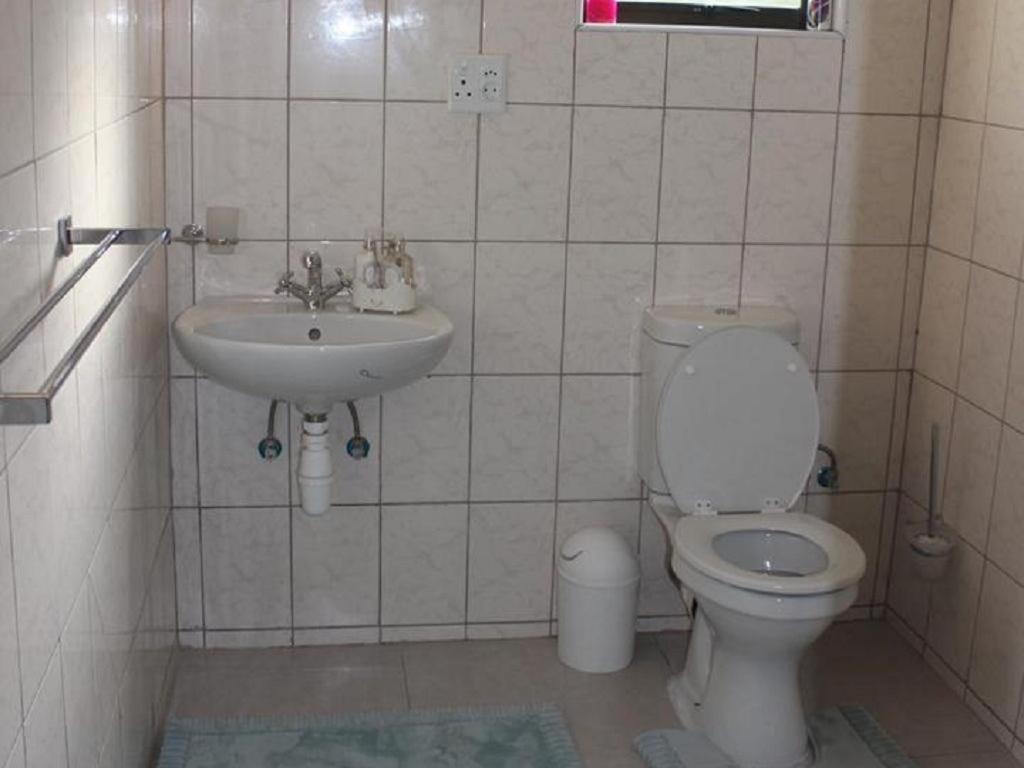 Juda Haus Lodge Katima Mulilo Exteriör bild
