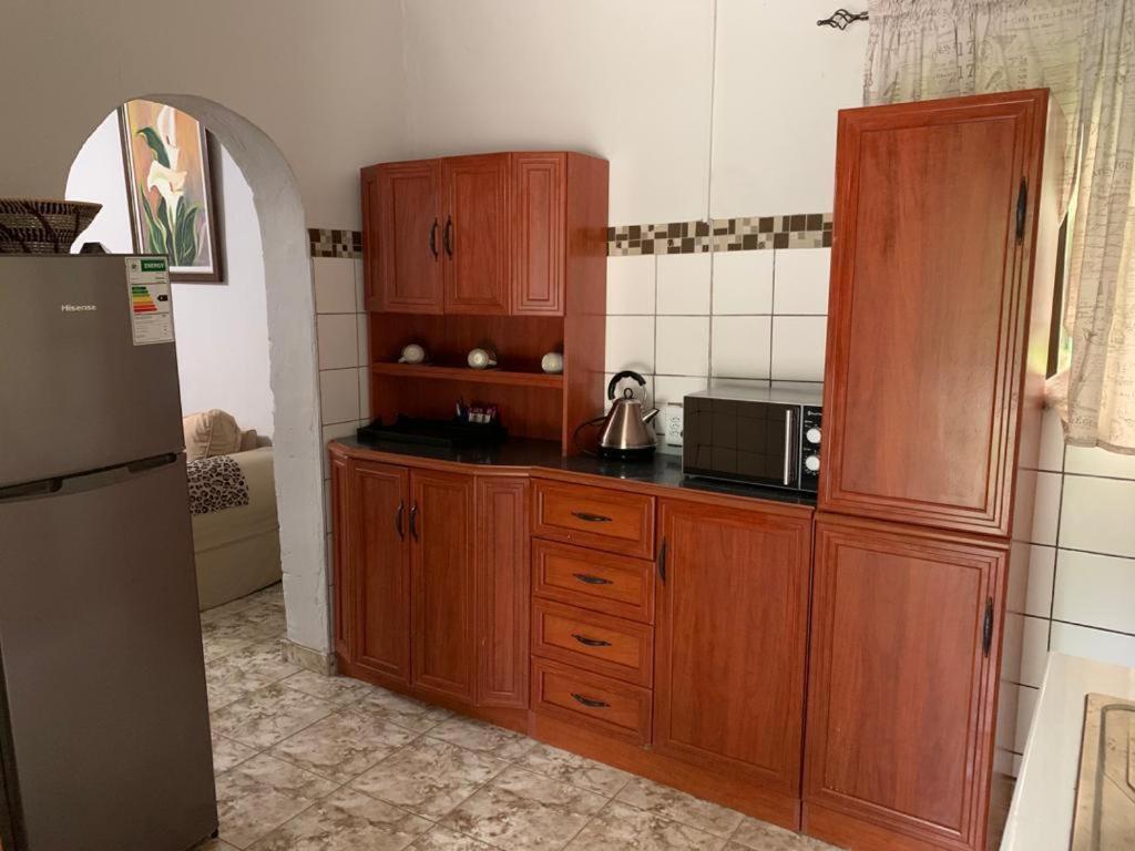 Juda Haus Lodge Katima Mulilo Exteriör bild