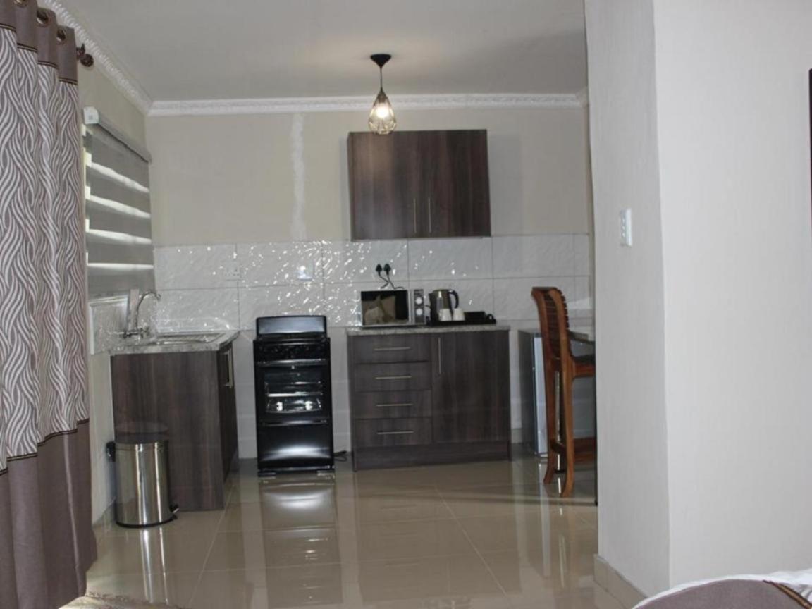 Juda Haus Lodge Katima Mulilo Exteriör bild