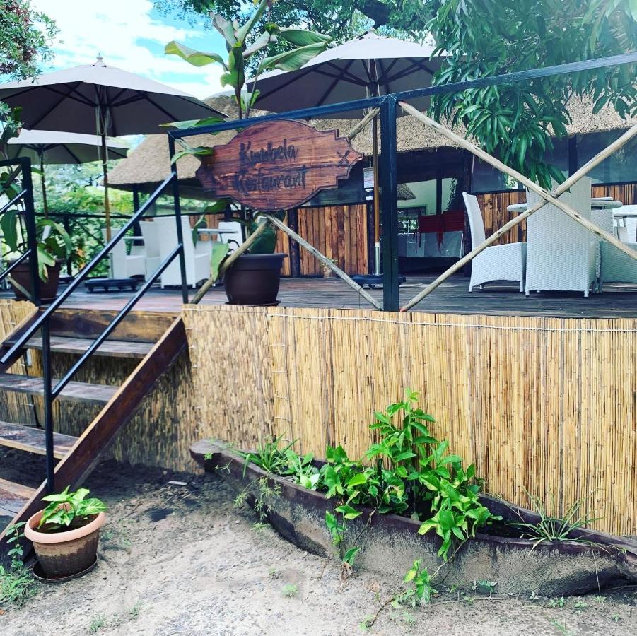 Juda Haus Lodge Katima Mulilo Exteriör bild