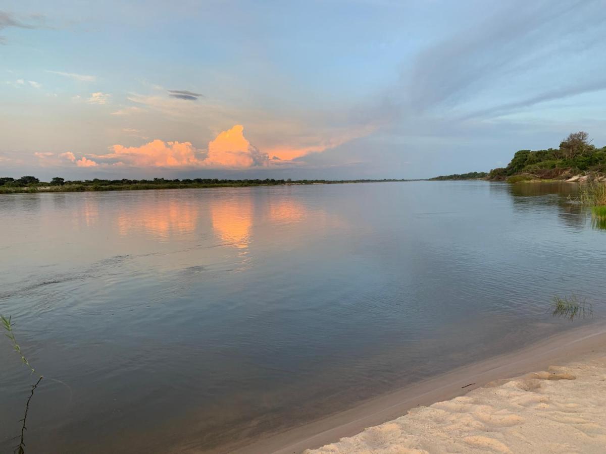 Juda Haus Lodge Katima Mulilo Exteriör bild