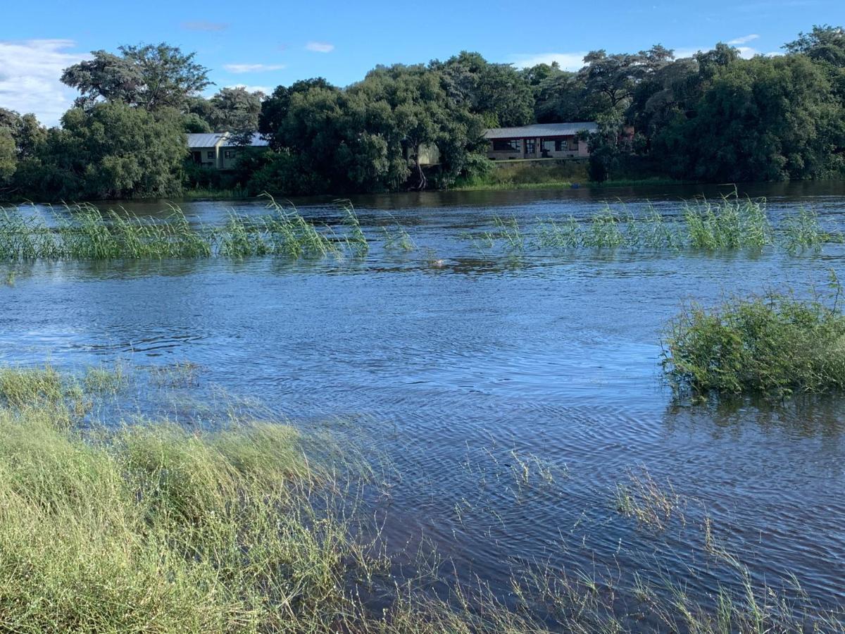 Juda Haus Lodge Katima Mulilo Exteriör bild